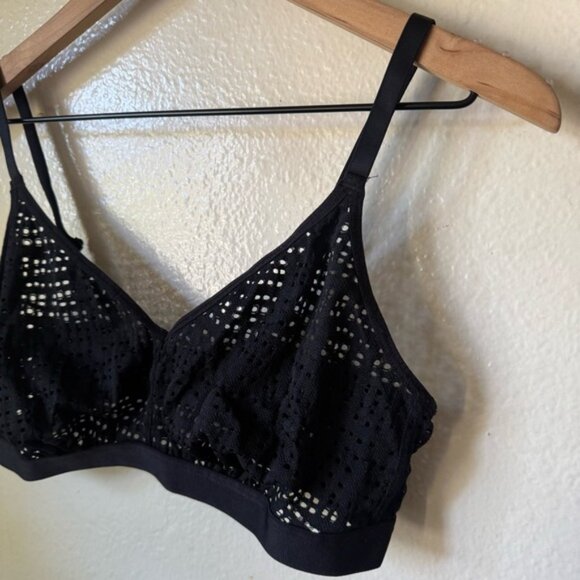 Negative | Eyelet Lace Wireless Bra - Picture 2 of 6